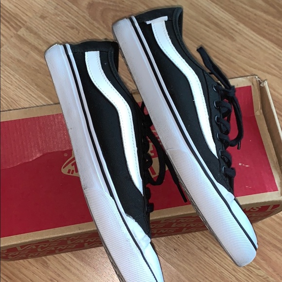 Black and white Vans women’s size 8 - Picture 5 of 7